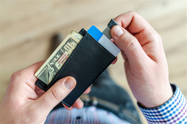 美国4月ADP就业人数增加19.2万，预期18万，3月数据上修